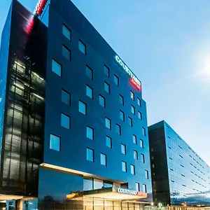 Courtyard By Marriott Airport Otel